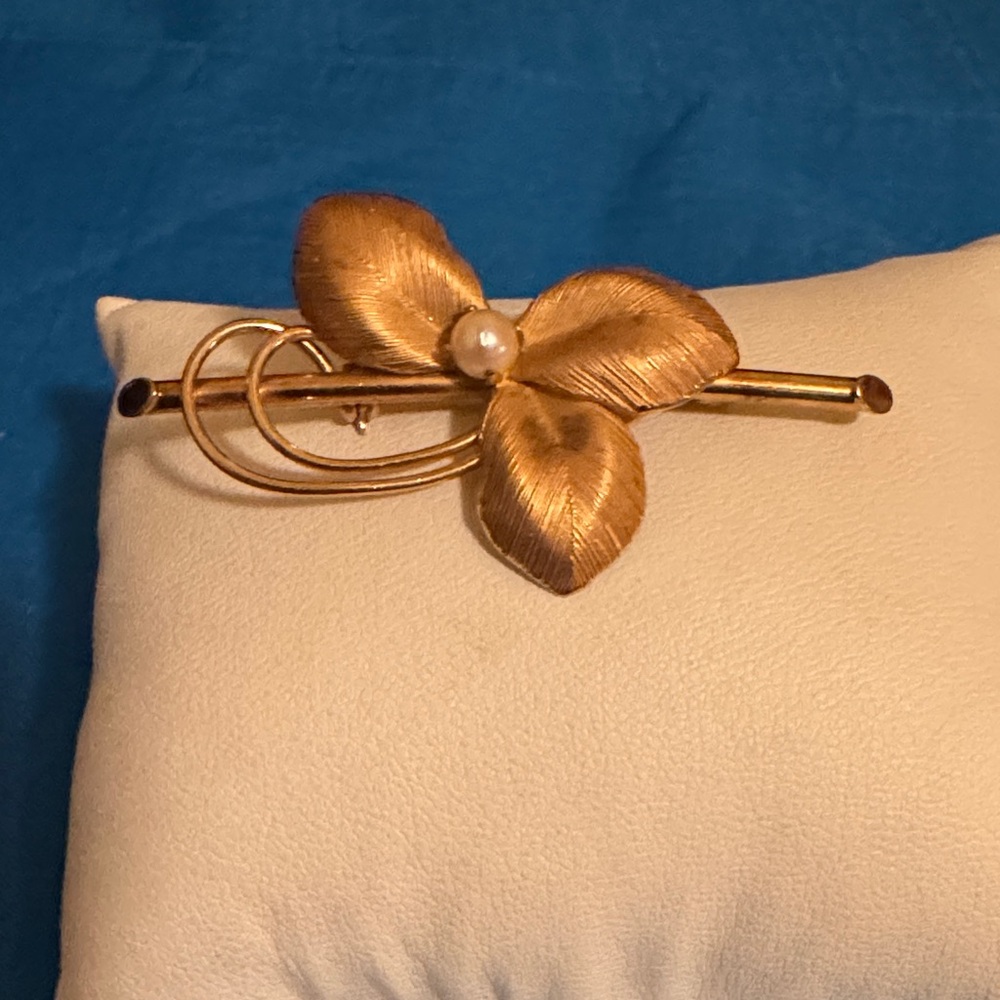 Vintage Richelieu 12K Gold Filled with Genuine Pearl Accent Floral Brooch